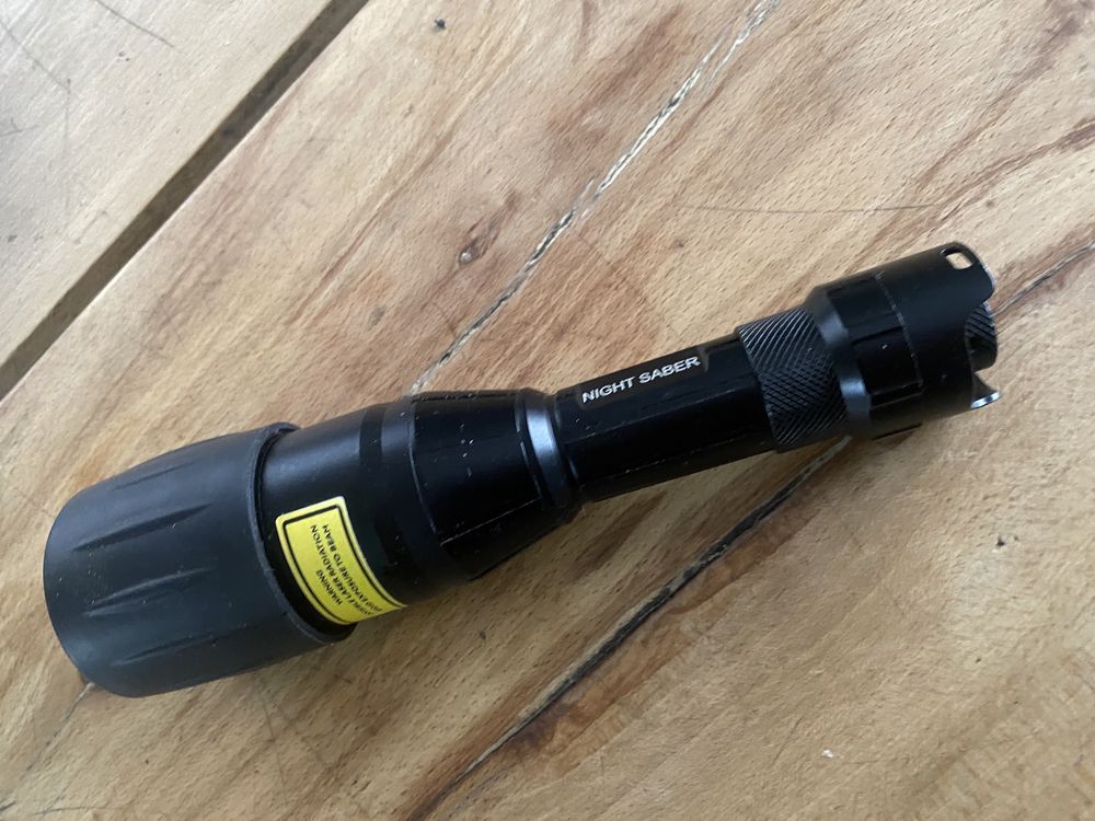 Iluminator laserowy night saber 850