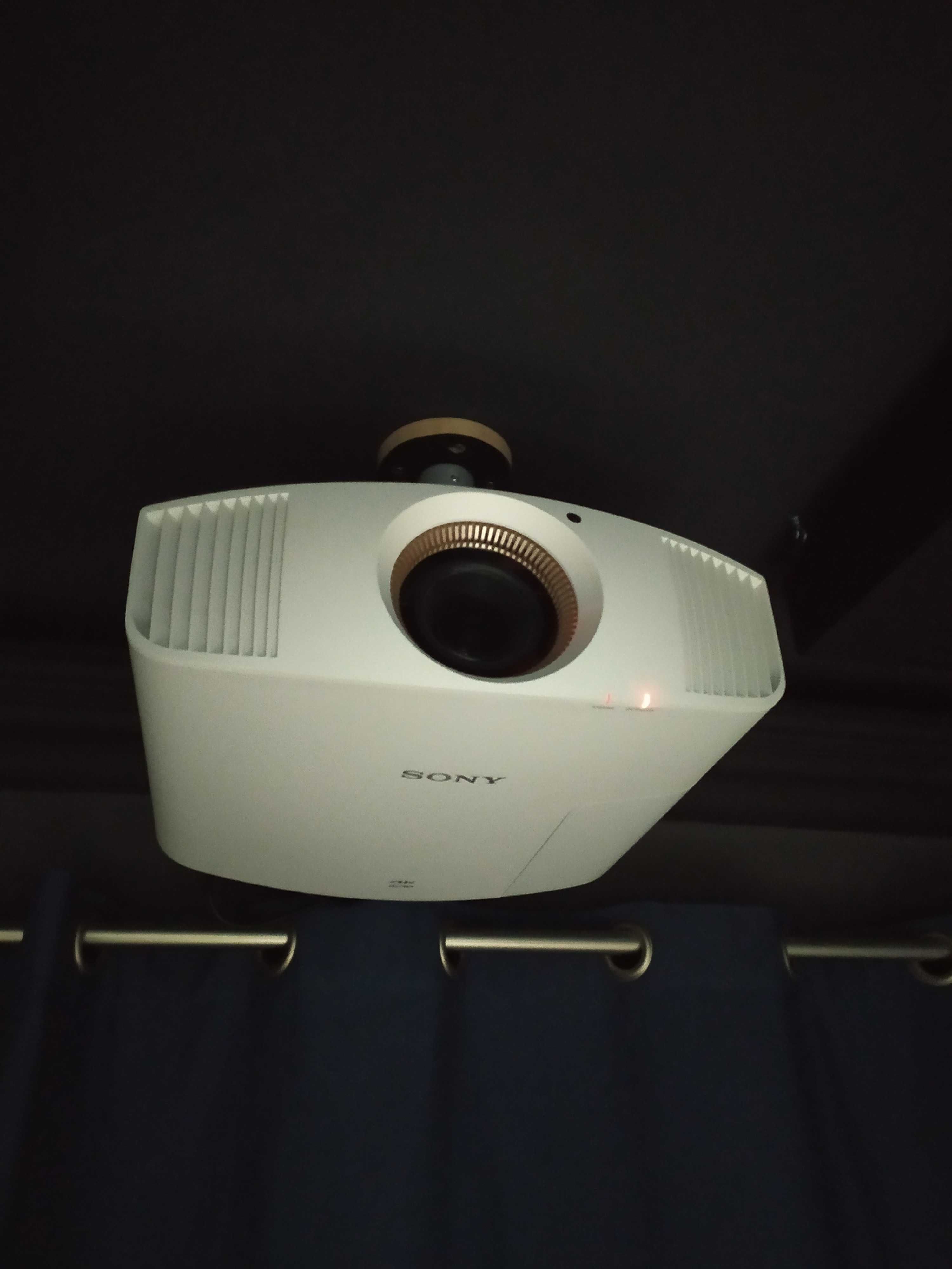 Projector 4K Sony VPL-VW360ES