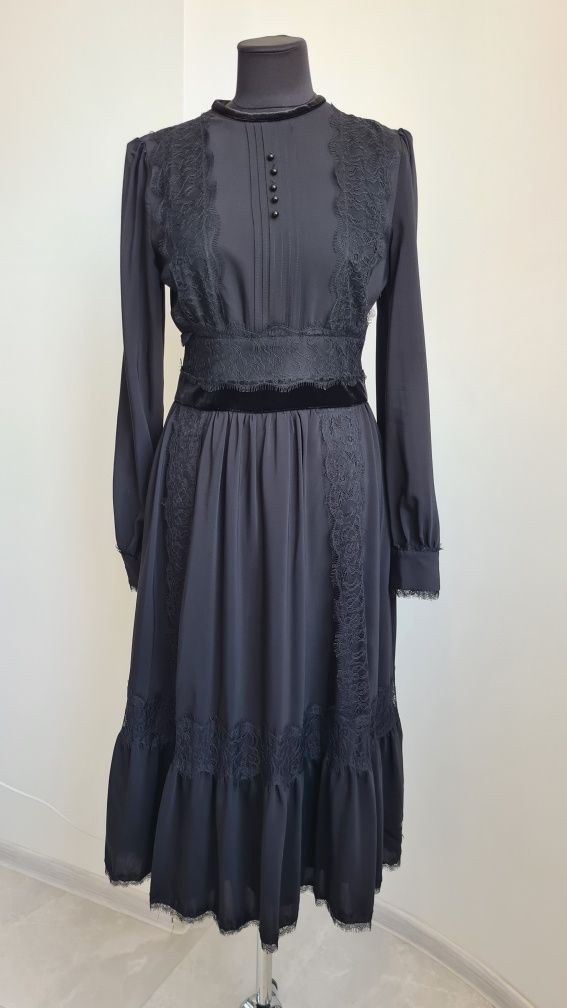 Платье чёрное с кружевом и бархатом S/M