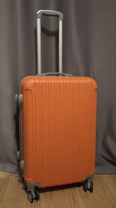 Чемодан дорожный