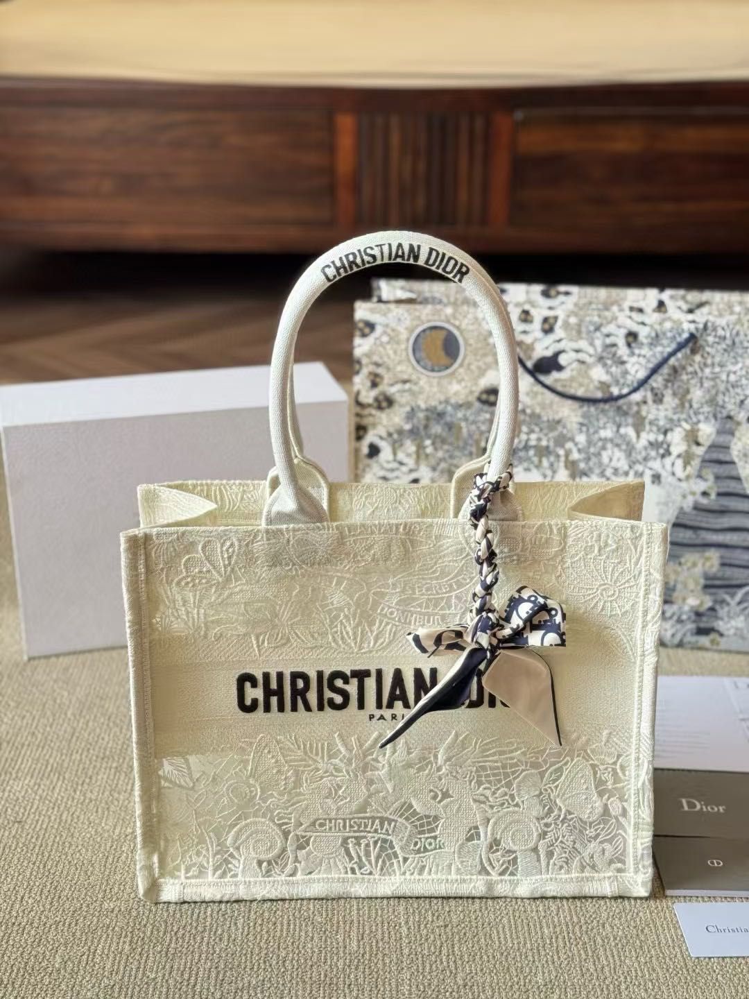 Torba Dior Book Tote – ulubiony model!