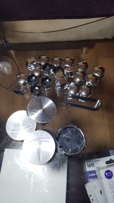 4 dekielki 21 maskownice śruby TESLA