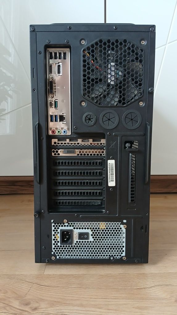 i7 7700--i3 10100 Ram DDR4 16Gb 3200Mhz GtX1070 8Gb RayTracing  SSD 1T