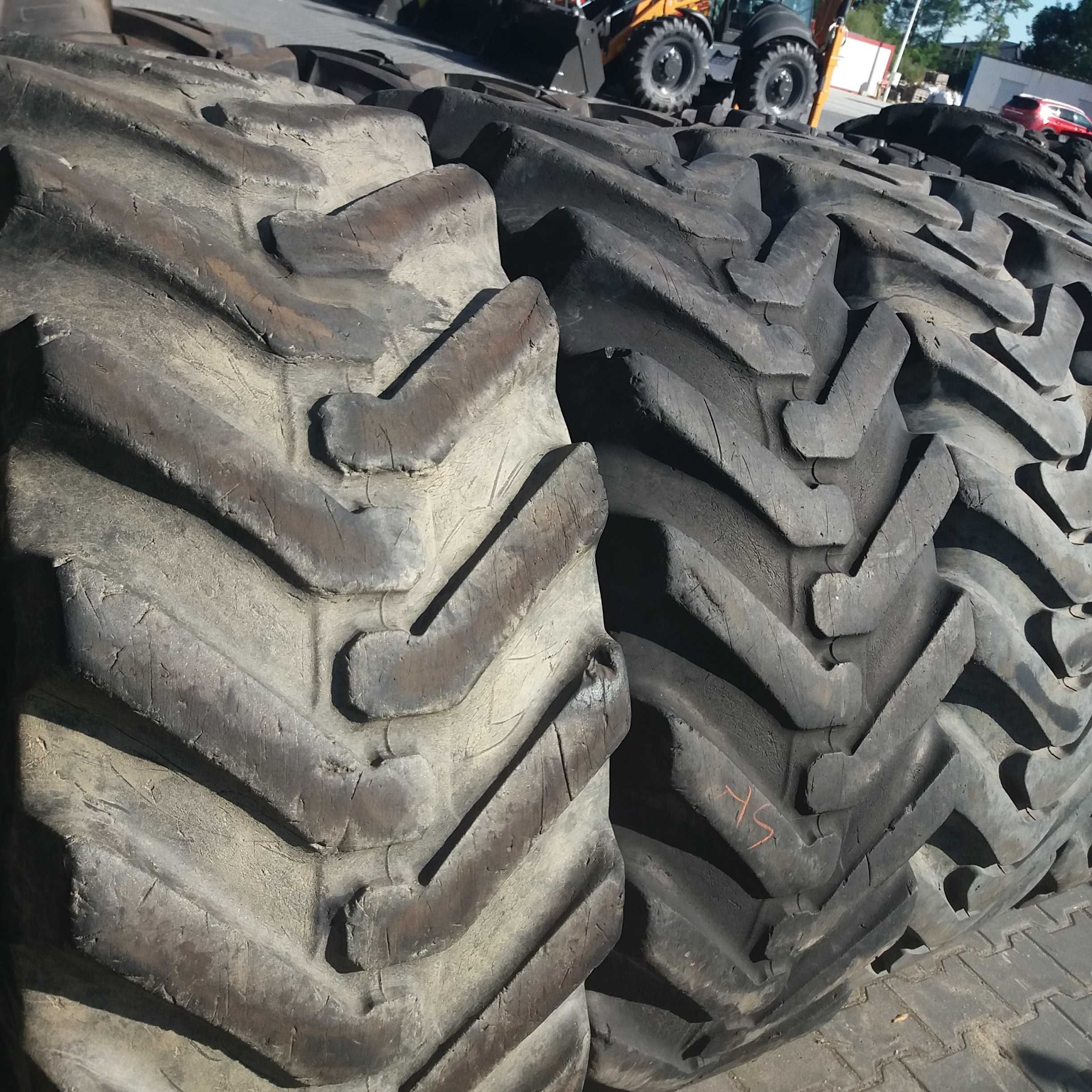 Opony MICHELIN w rozmiarze 440/80 - 28, używane