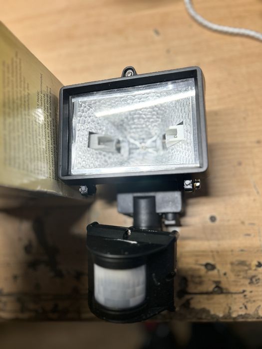 Halogen z czujką