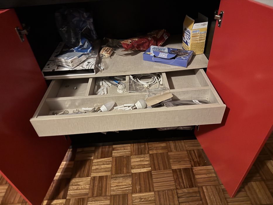 Aparador 4 portas  espaçoso