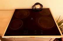 Placa de vitrocerâmica INDESIT Electrica- 60 cm- preto)