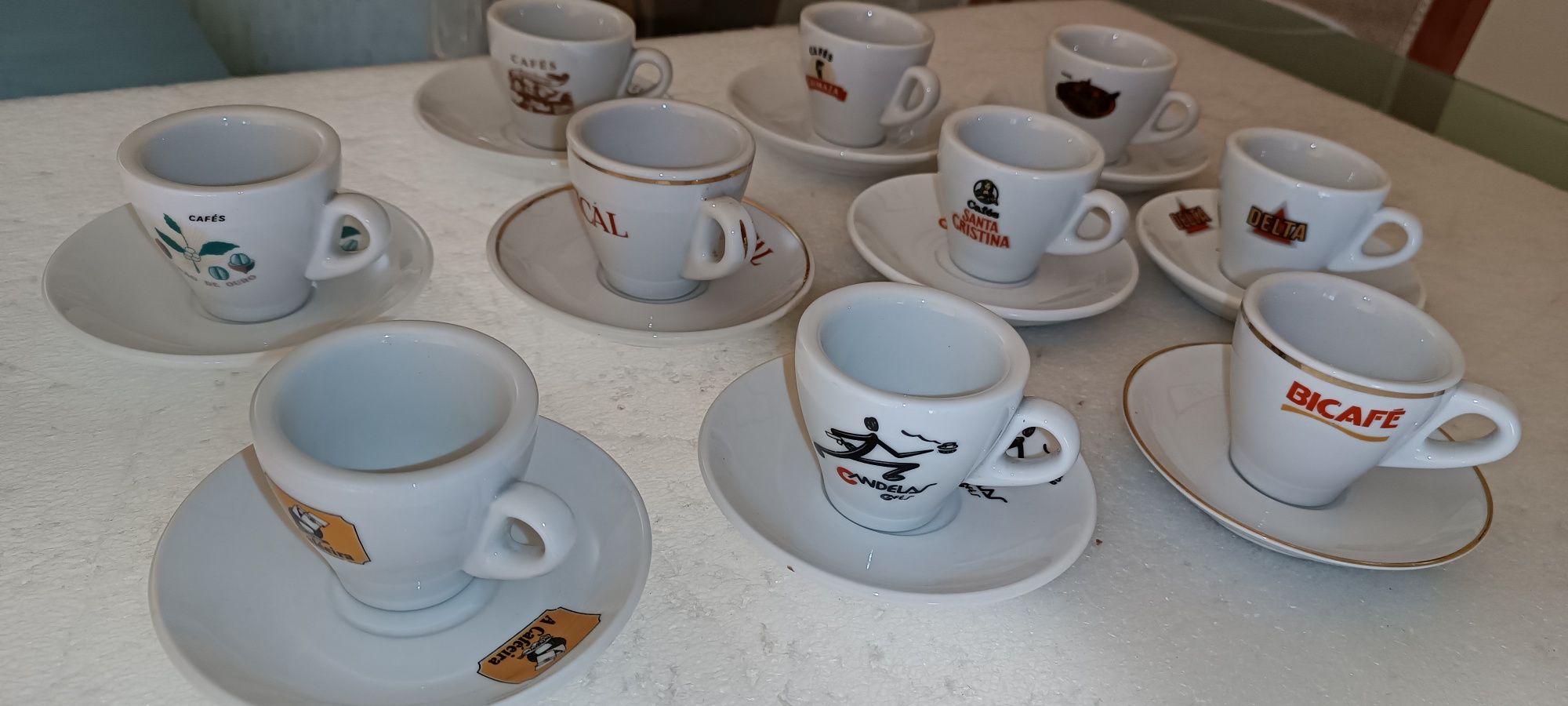 10 conjuntos antigos de chávenas de café