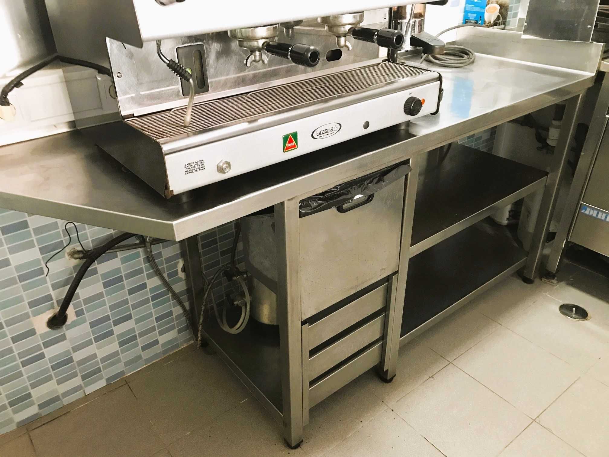 Balcão em inox com tulha