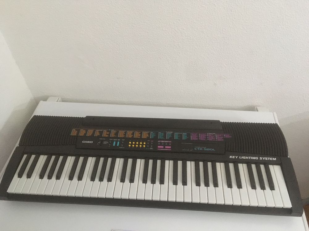 CASIO CTK- 520L avariado