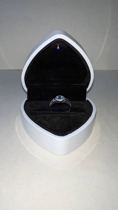 Каблучка, біле золото, з топазом,