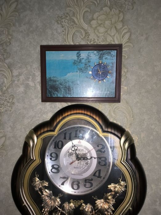 Продам дуже красивий настінний годинник.