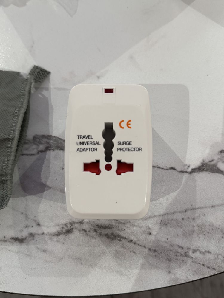 Uniwersalny adapter do podróży