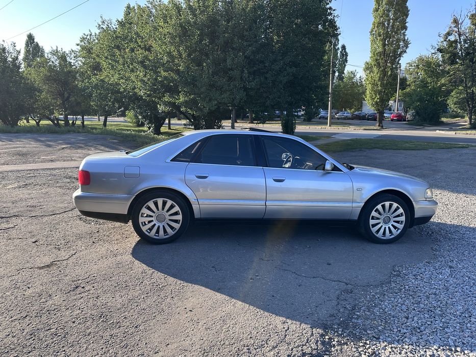 Продам Audi A8 D2