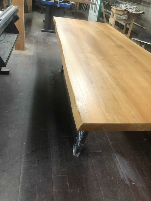 Mesa rustica em madeira de freixo