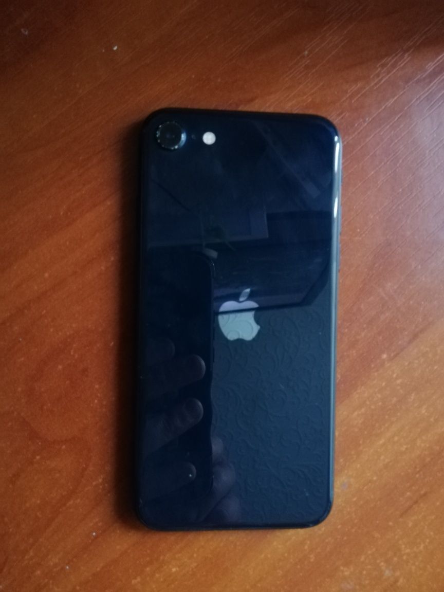 Iphone SE 2022 Black 4/64, б/в