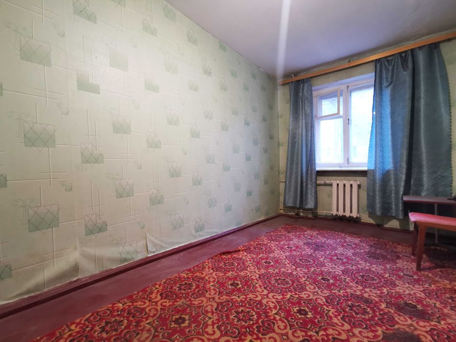 Квартира з трьома кімнатами і підвалом 2 поверх цегляного будинку RD