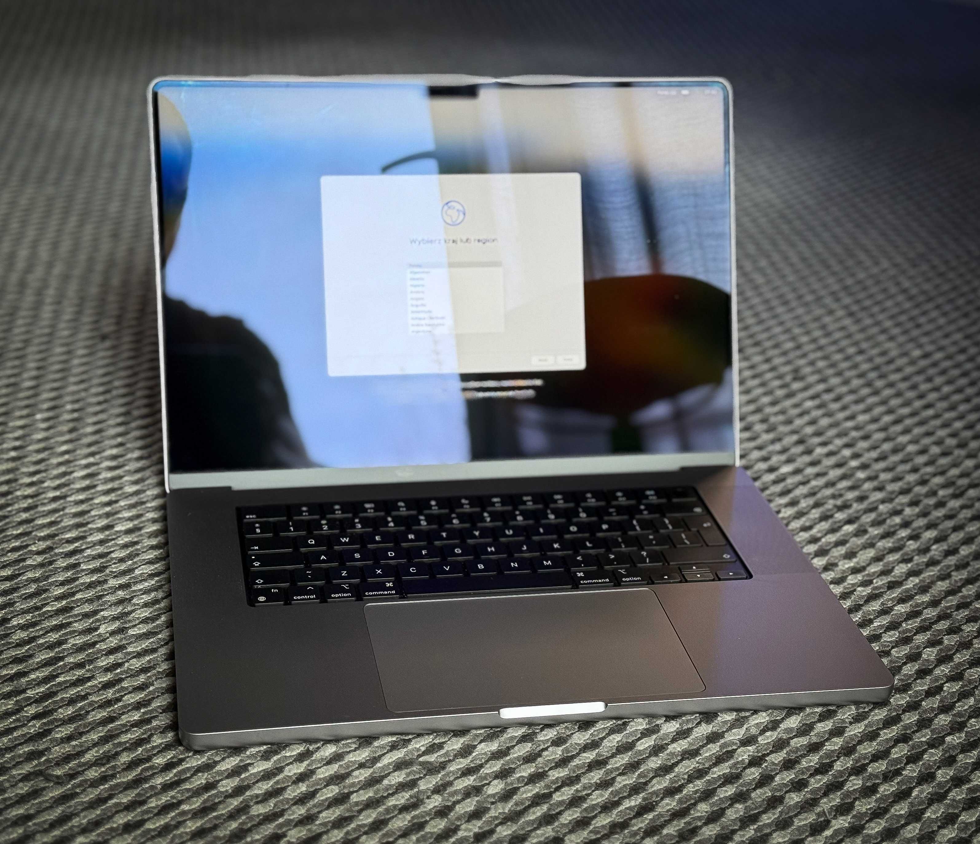 MacBook Pro 16" M1 Max | 64 GB RAM | 2 TB SSD | Stan idealny FV