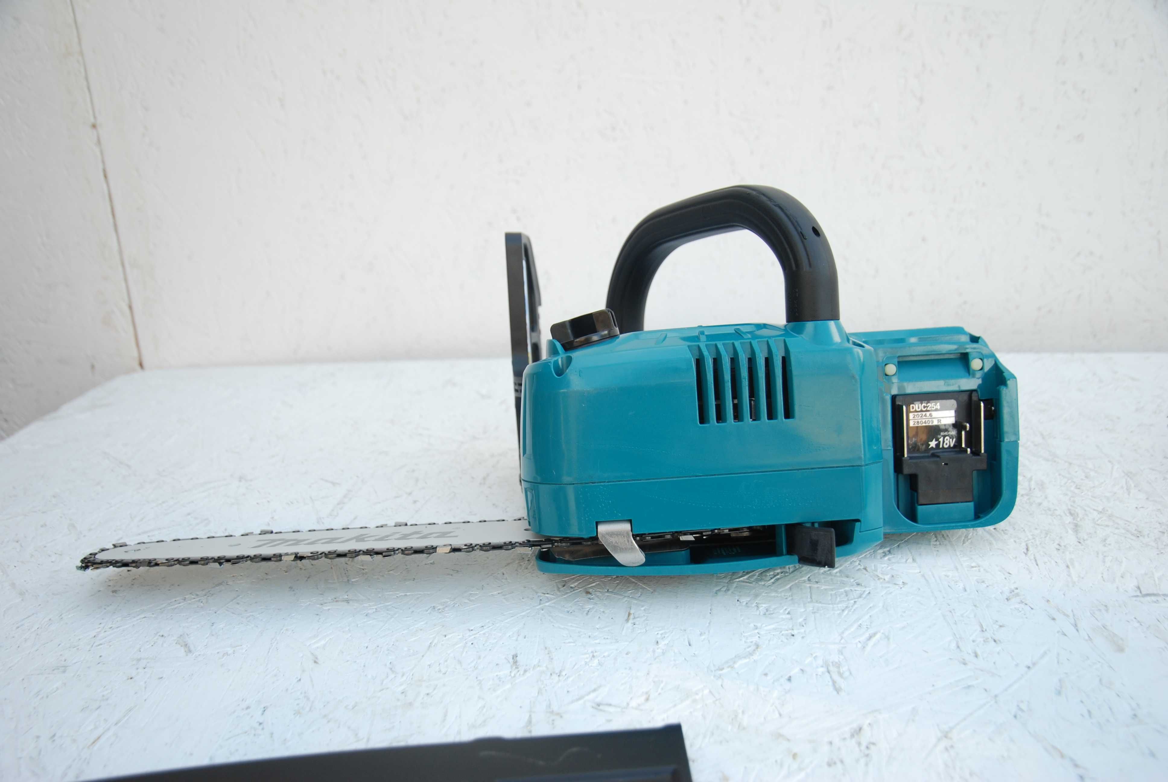 Akumulatorowa pilarka łańcuchowa 40cm Makita nowa