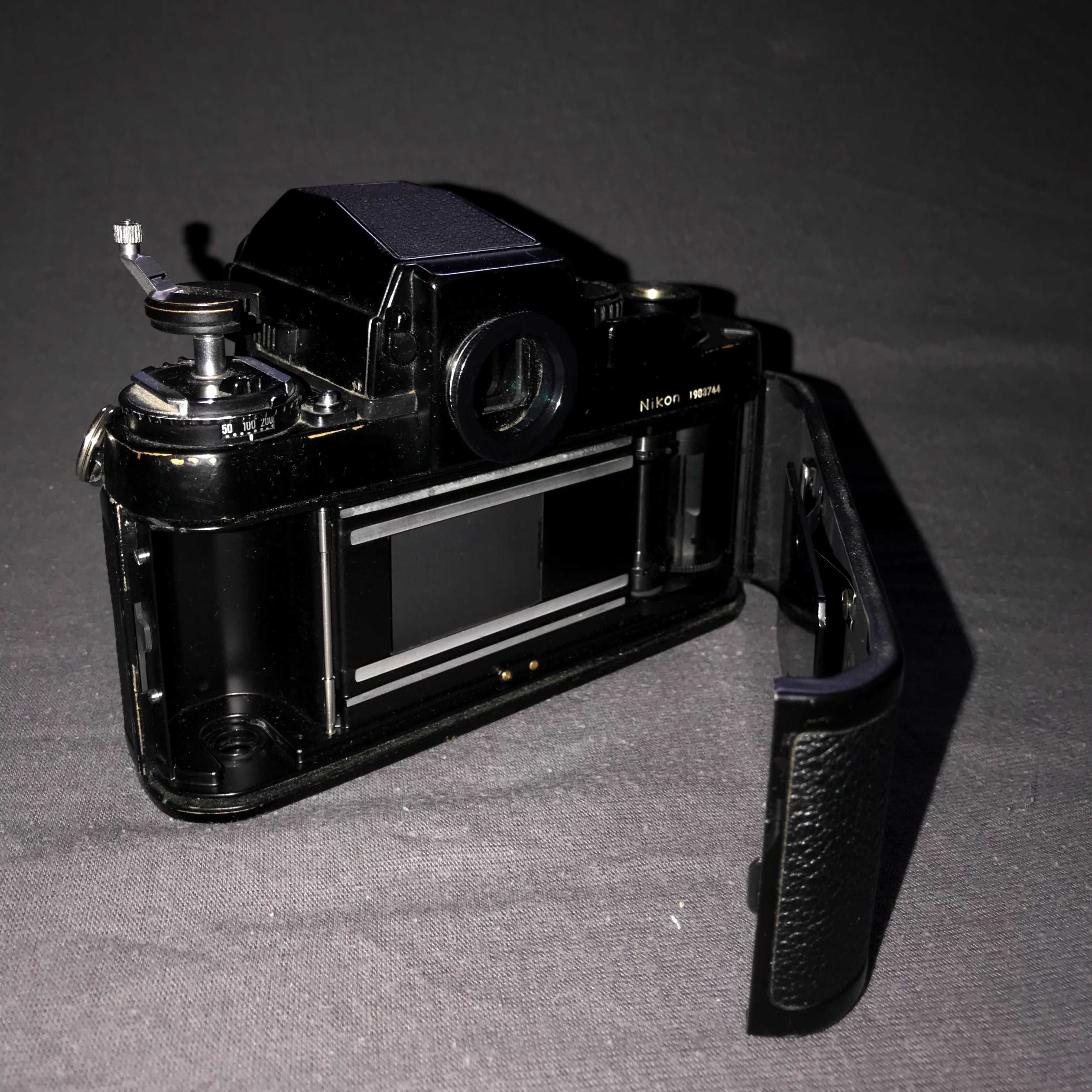 Nikon F3 HP + Obiektyw 50mm i Lampa błyskowa - ZESTAW