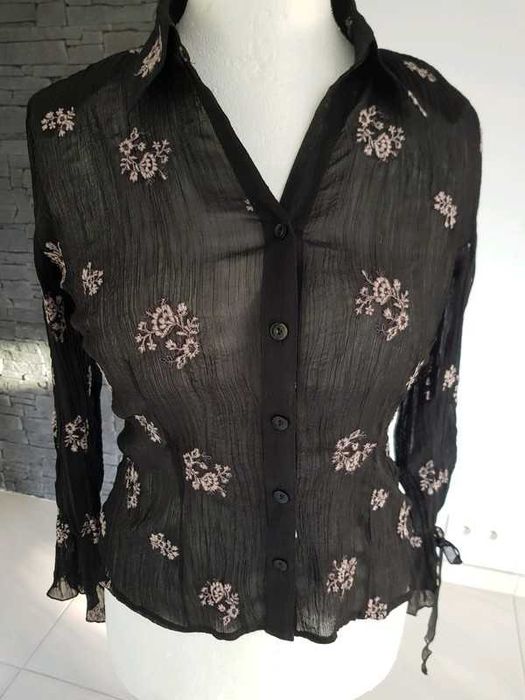 Zwiewna koszula z wyszywanymi kwiatkami