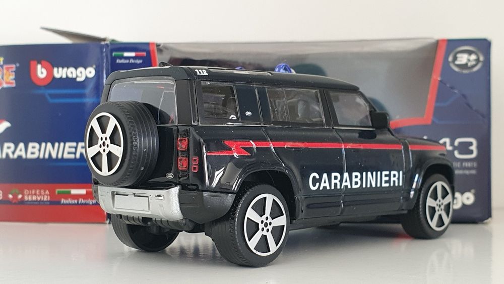 Land Rover Defender 110 Carabinieri Bburago Burago 1:43