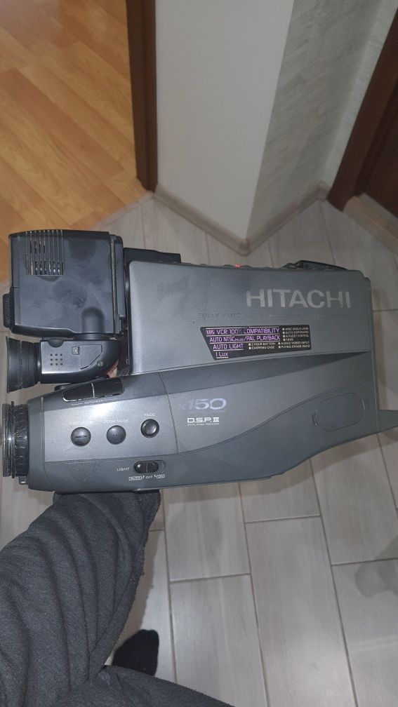 Продам камеру Hitakhci vm 2980E
