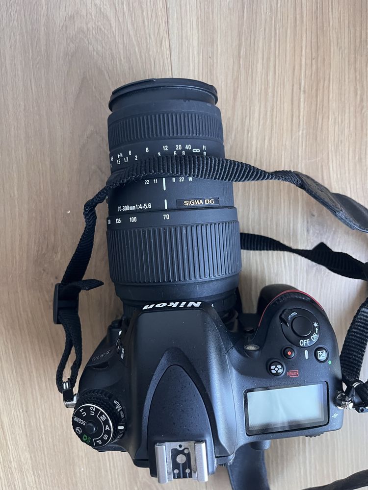 Nikon D610 z obiektywm sigma i lampą YN685