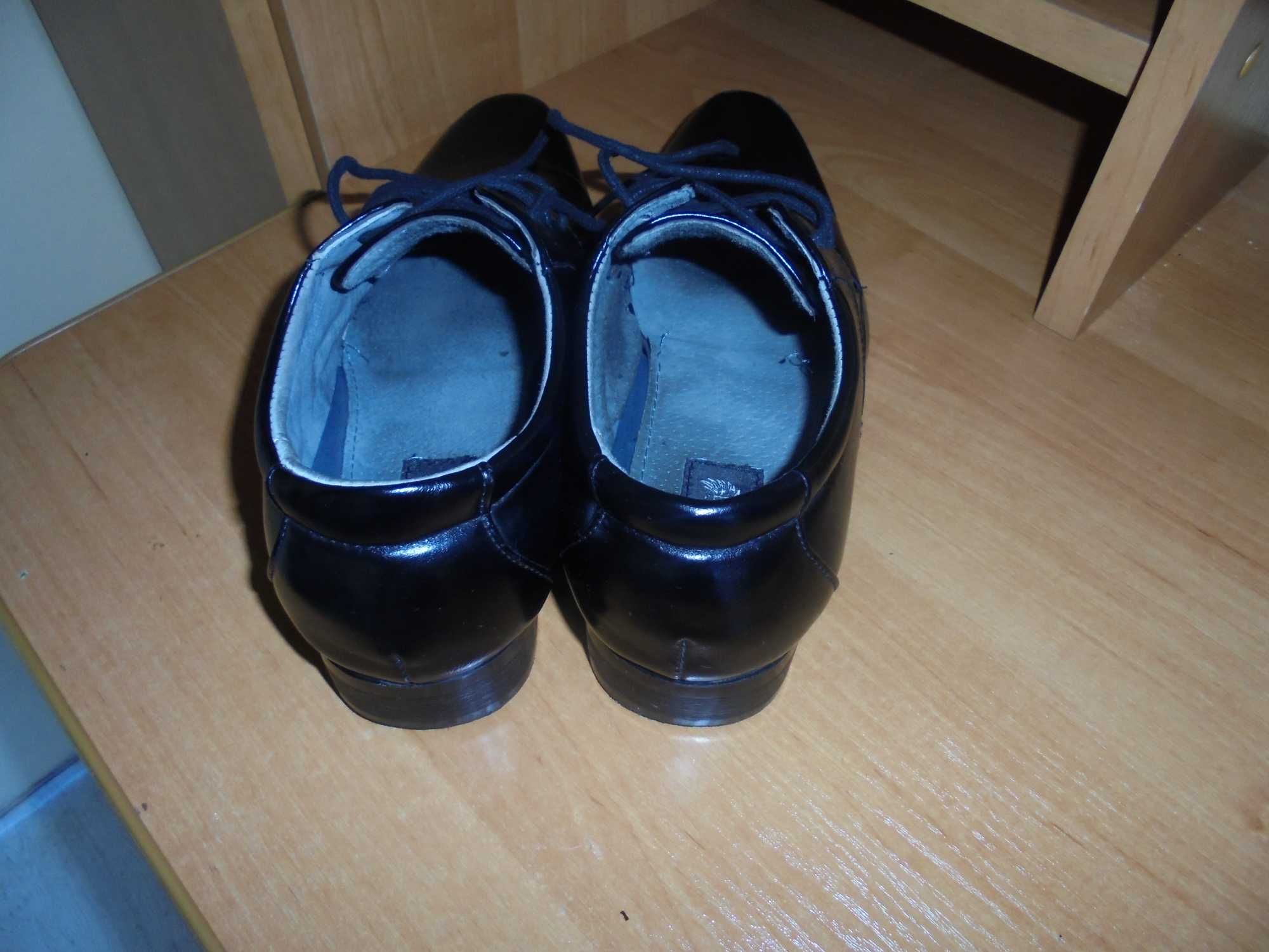 Eleganckie czarne buty chłopięce