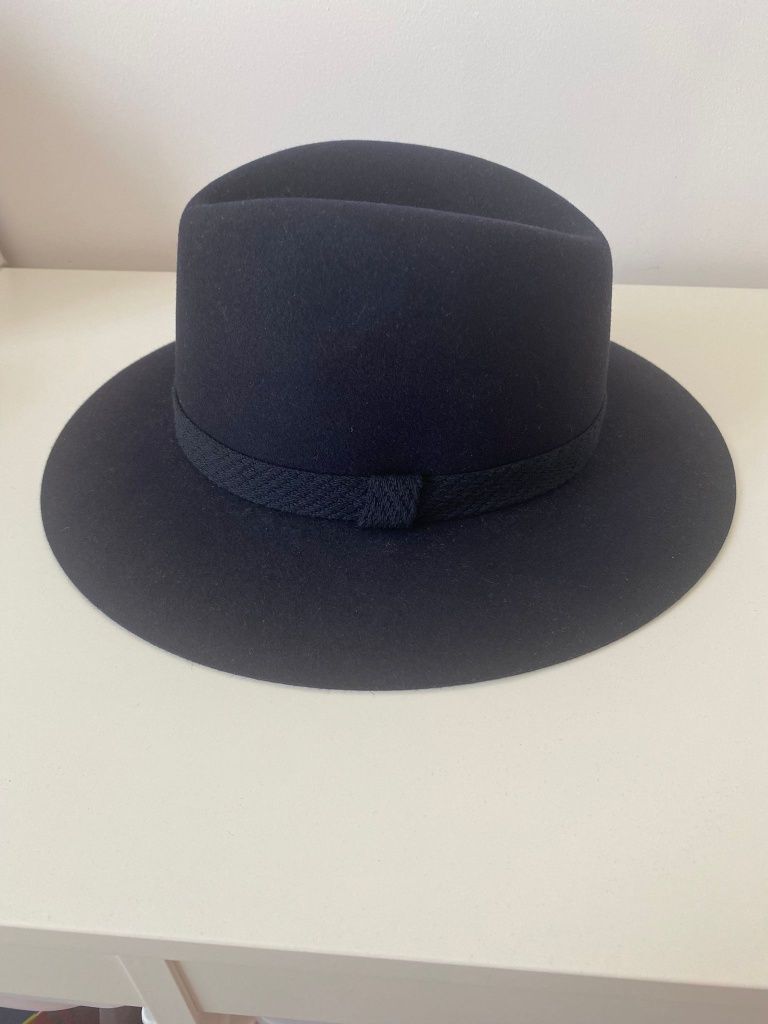 Granatowy kapelusz Tonak