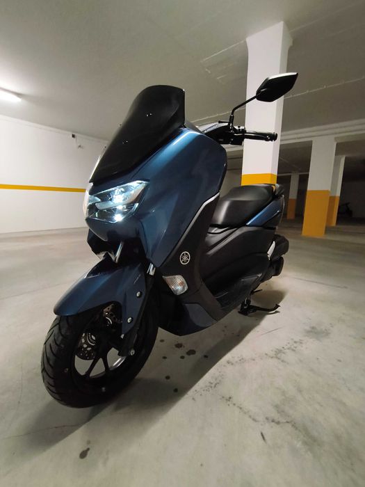 Yamaha NMAX 125CC + Top case Givi