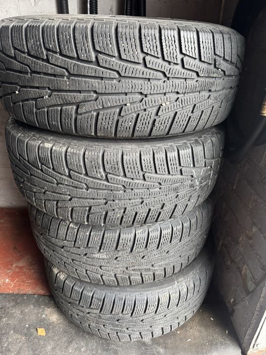 Продав зимову гуму Nokian Hakkapeliitta 235/65/17