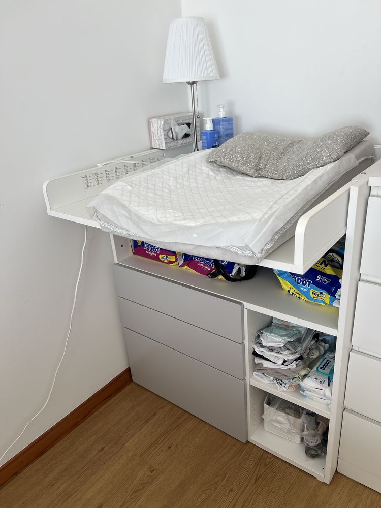 Comoda muda fraldas Ikea SMASTAD