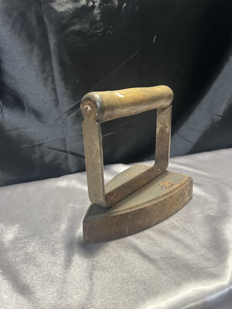 Żeliwne Żelazko Vintage 301/24