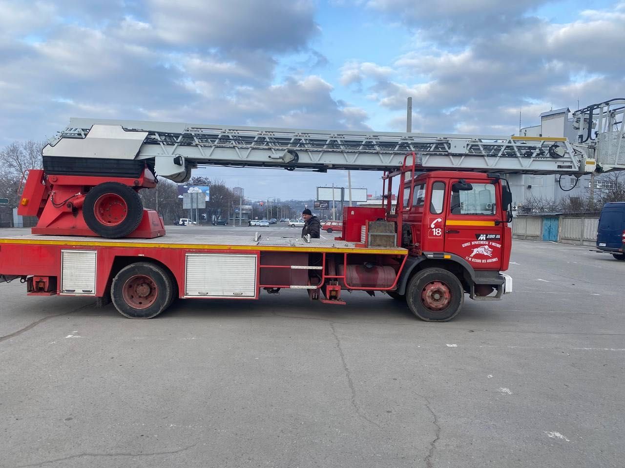 Автовишка Renault 32 м.