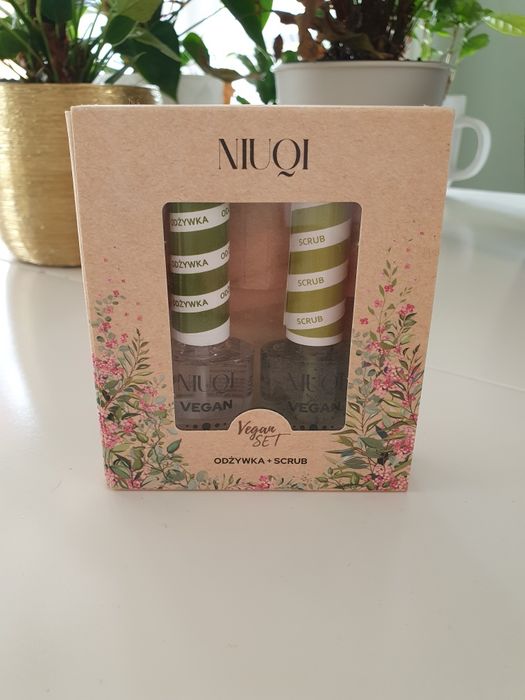Odżywka i scrub do paznokci NIUQI