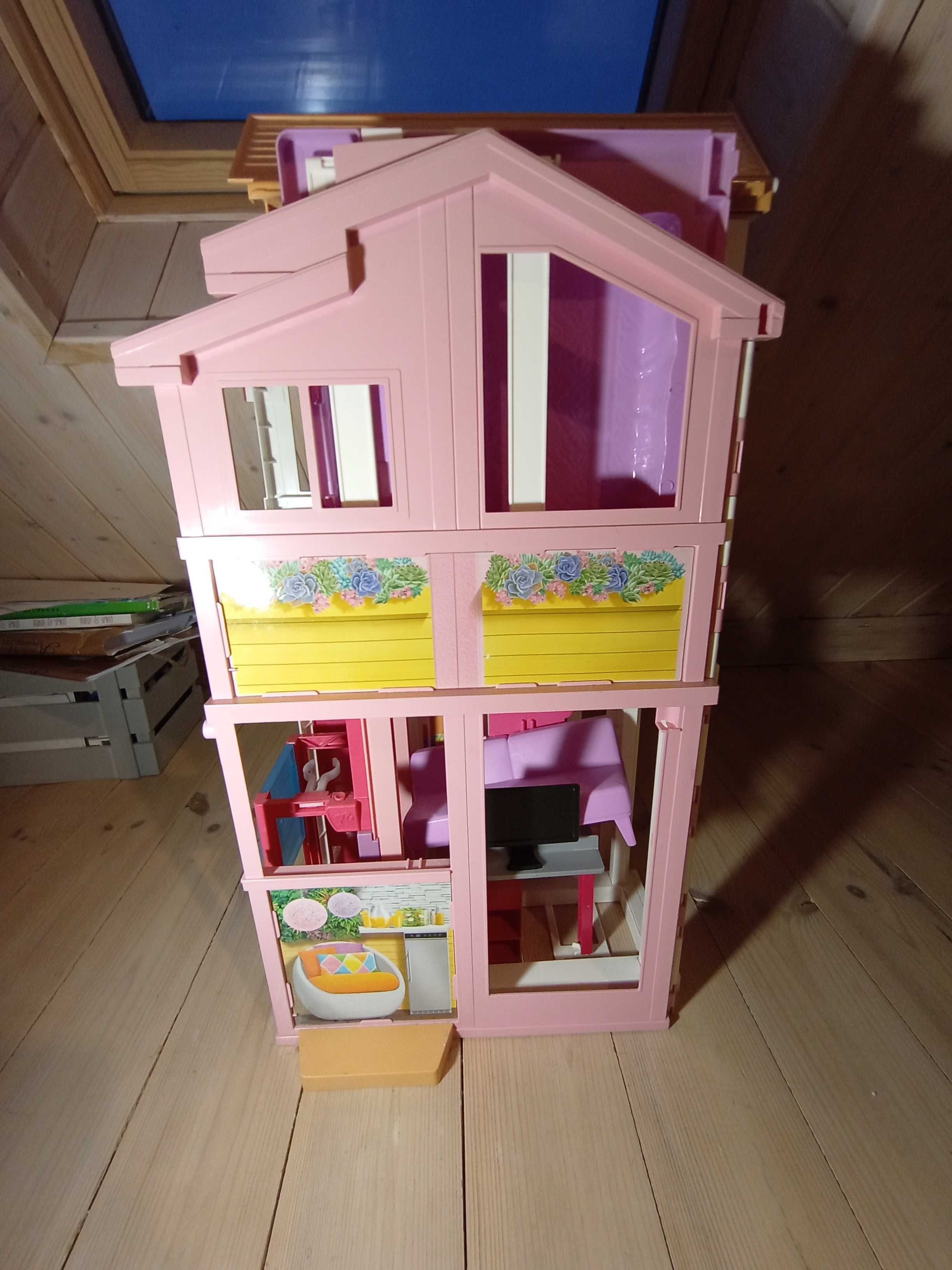 Barbie Dreamhouse z windą-piętrowy.