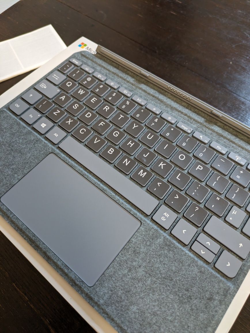 Microsoft Surface GO