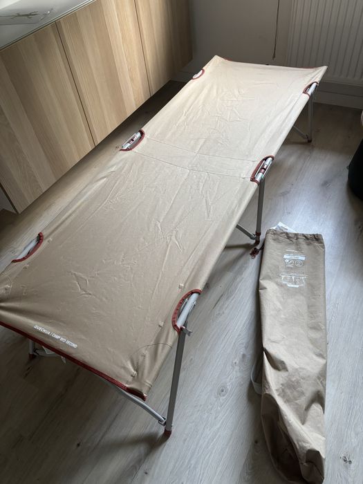 Łóżko polowe kempingowe
