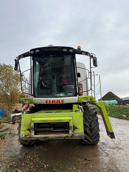 Kombajn Claas Tucano 420 + heder Vario V560