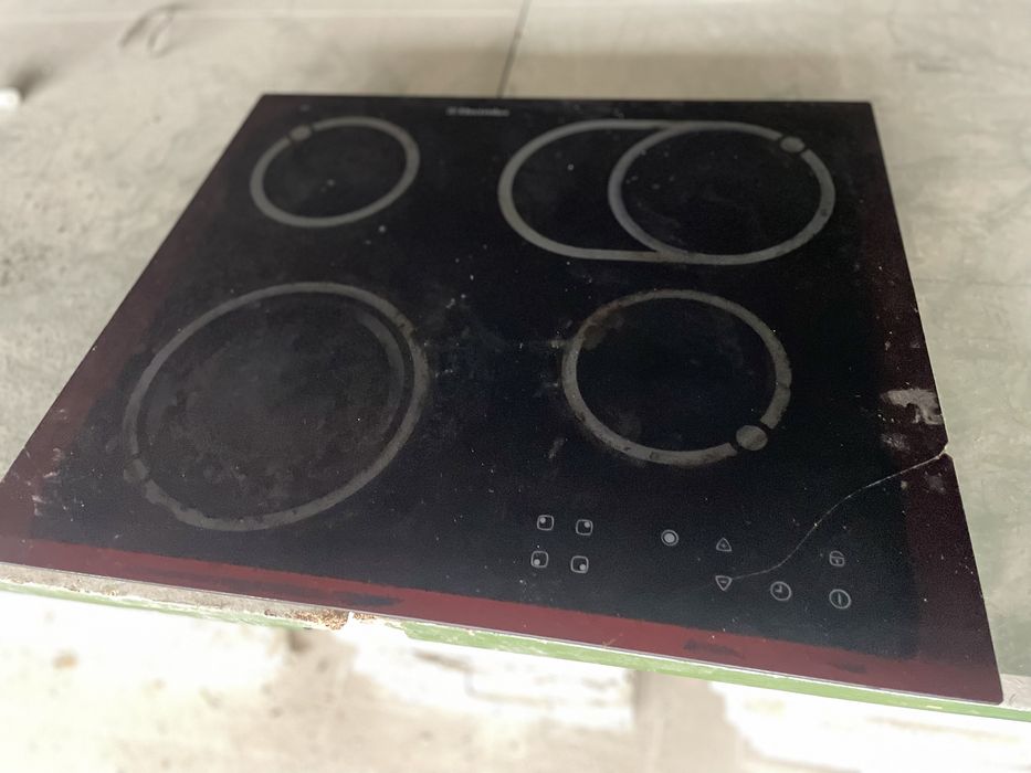 Продам на запчастини електроплиту Elektrolux EHS 6690 X