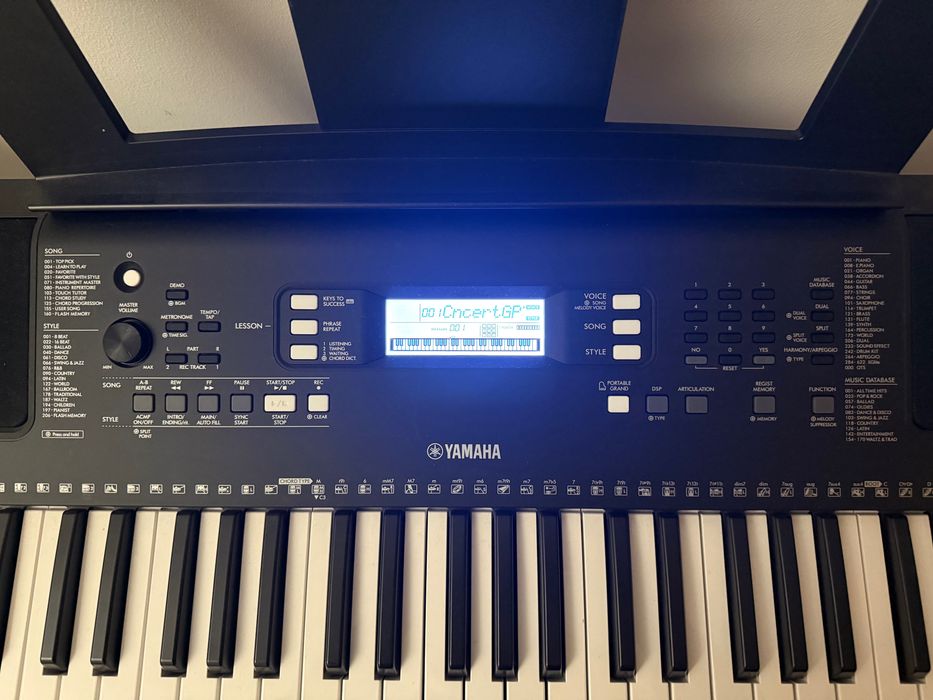 Piano teclado Yamaha PSR-E373
