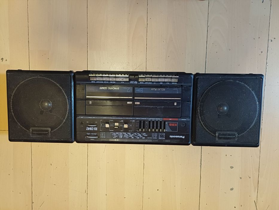 Radio cassete dos anos 80/90 para decoração  "vintage' não funciona.
