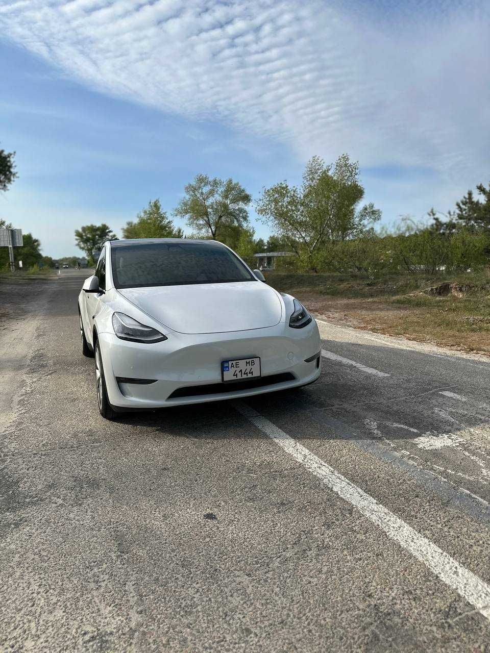 Tesla model Y продам