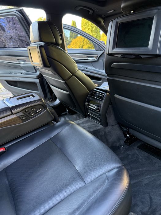 BMW 750 long 4.4 бензин