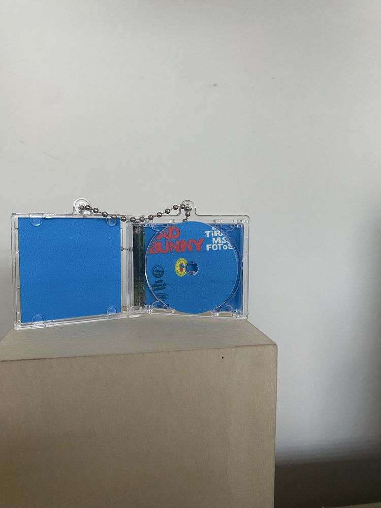 Brelok cd nfc Bad Bunny - Debi Tirar Mas Fotos