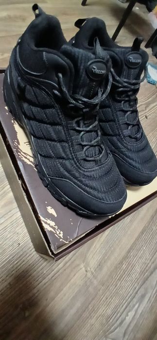 Кросівки зимові 42 розмір