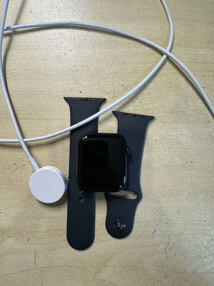 Продам Apple Watch SE2 44MM 2023