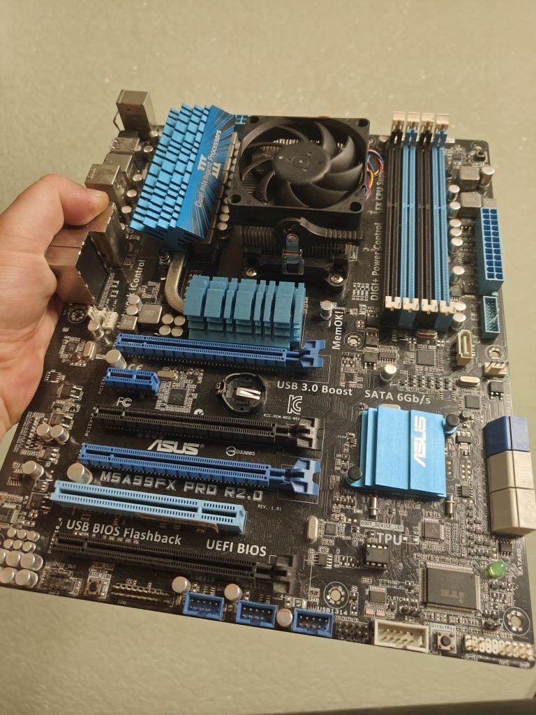 Комплект ASUS M5A99FX Pro R2 AM3+