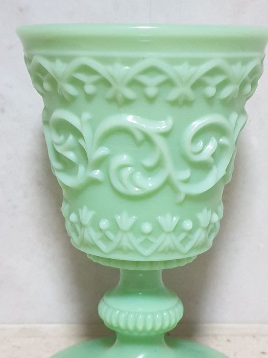 Fantástico raro antigo cálice em vidro opalino